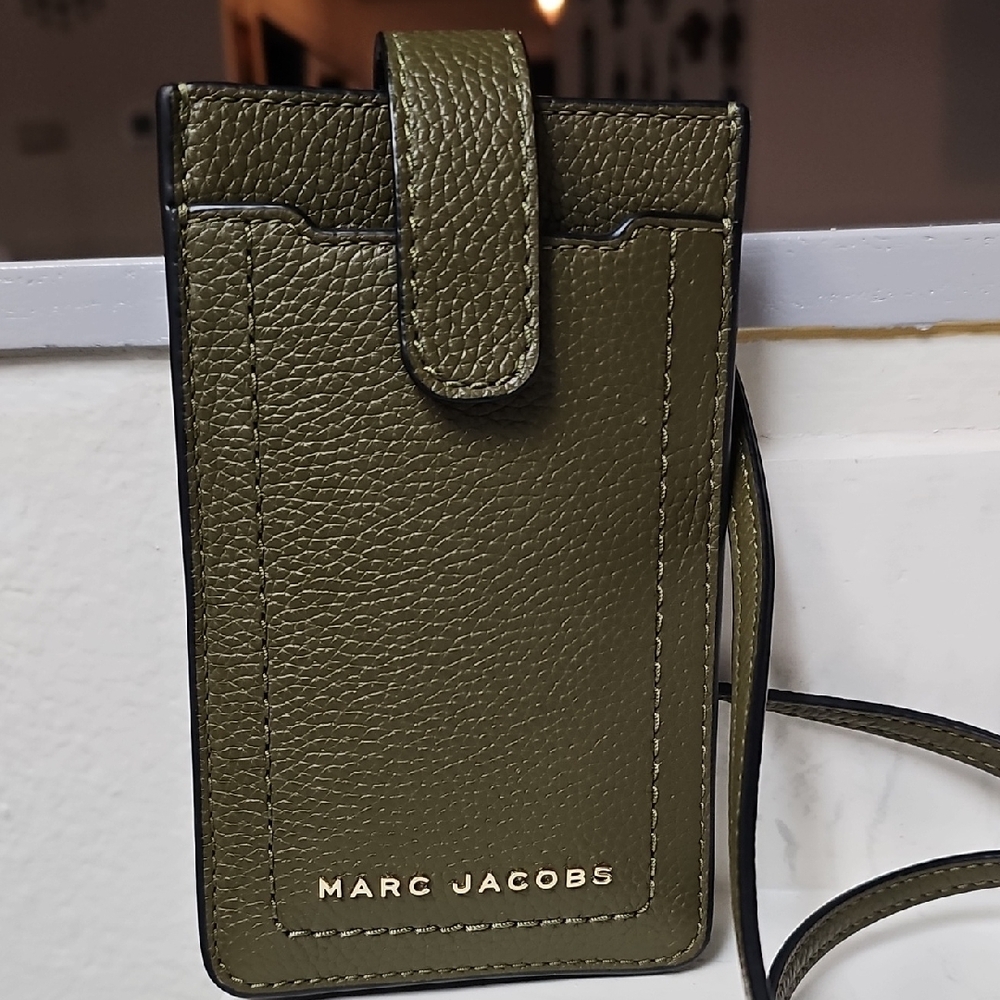 Marc Jacobs Green Leather Phone Case with Strap NEW Without Tagg